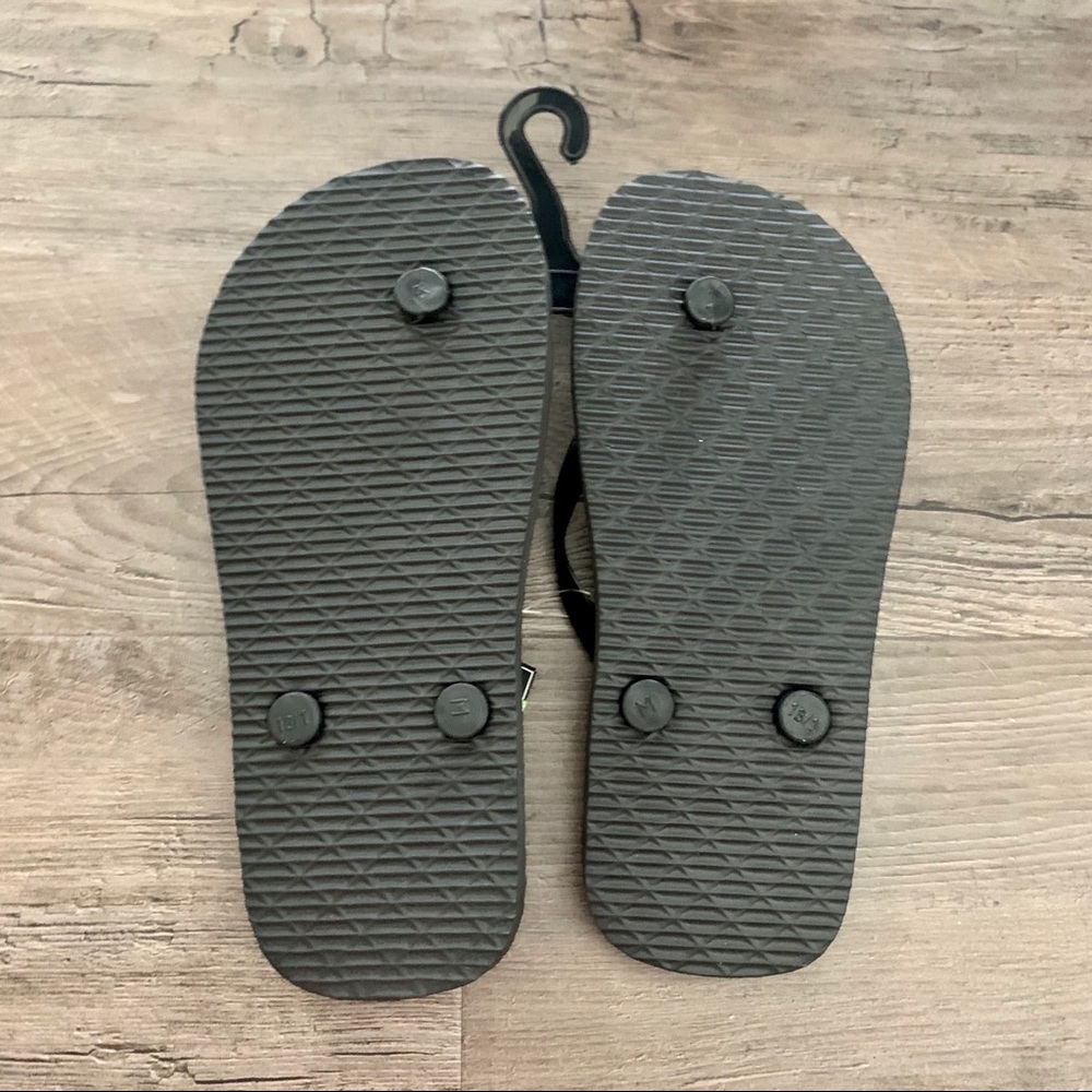 NWT Kid’s Black Daisy Flip Flops - Picture 5 of 5